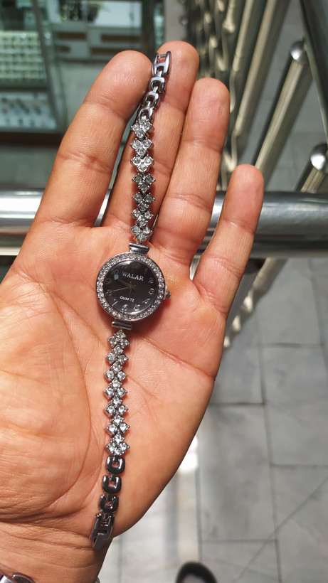 ساعتمچی زنانه والار نگین دار